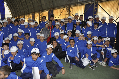 Yüksekova'da Sporla ile Sağlıklı Yaşam Bilinçli Nesiller Projesi kapsamında bir futbol Okulu açıldı.