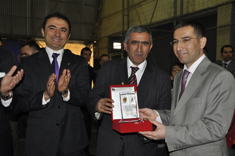 Yüksekova'da Sporla ile Sağlıklı Yaşam Bilinçli Nesiller Projesi kapsamında bir futbol Okulu açıldı.