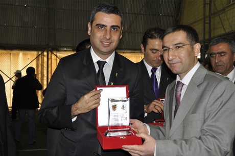 Yüksekova'da Sporla ile Sağlıklı Yaşam Bilinçli Nesiller Projesi kapsamında bir futbol Okulu açıldı.