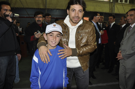 Yüksekova'da Sporla ile Sağlıklı Yaşam Bilinçli Nesiller Projesi kapsamında bir futbol Okulu açıldı.