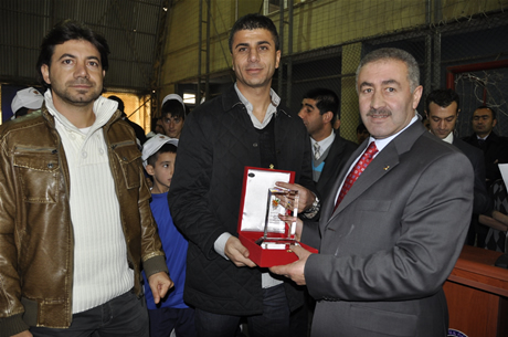 Yüksekova'da Sporla ile Sağlıklı Yaşam Bilinçli Nesiller Projesi kapsamında bir futbol Okulu açıldı.