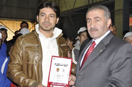 Yüksekova'da Sporla ile Sağlıklı Yaşam Bilinçli Nesiller Projesi kapsamında bir futbol Okulu açıldı.