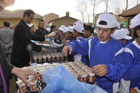 Yüksekova'da Sporla ile Sağlıklı Yaşam Bilinçli Nesiller Projesi kapsamında bir futbol Okulu açıldı.
