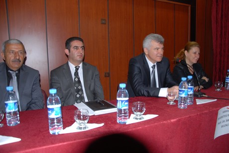 Hakkâri üniversitesi rektörü Prof. Dr. İbrahim Belenli ve Atatürk Üniversitesi Tiyatro Anasanat Dalı Doç. Dr. Ayşe Pınar Aras Yüksekova Cumhuriyet İlköğretim Okulu öğrencileri ile bir araya geldi.