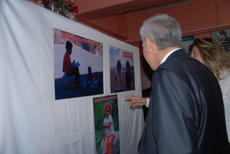 Hakkâri üniversitesi rektörü Prof. Dr. İbrahim Belenli ve Atatürk Üniversitesi Tiyatro Anasanat Dalı Doç. Dr. Ayşe Pınar Aras Yüksekova Cumhuriyet İlköğretim Okulu öğrencileri ile bir araya geldi.