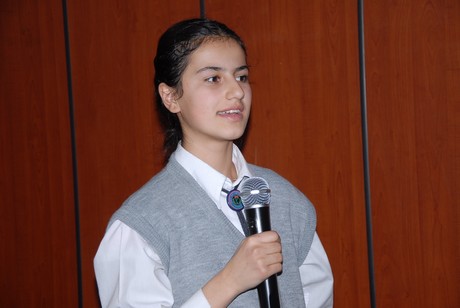 Hakkâri üniversitesi rektörü Prof. Dr. İbrahim Belenli ve Atatürk Üniversitesi Tiyatro Anasanat Dalı Doç. Dr. Ayşe Pınar Aras Yüksekova Cumhuriyet İlköğretim Okulu öğrencileri ile bir araya geldi.