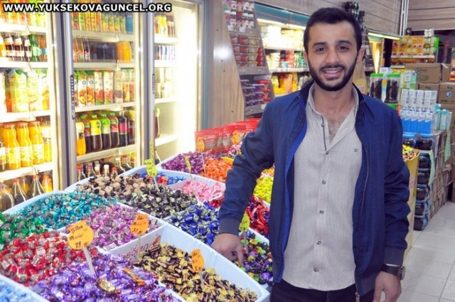 ÜZÜMCÜLER AVM - SALİH ÇİFTÇİ

Ramazan Bayramın kardeşliğe, barışa vesile olması dileğiyle, tüm İslam aleminin bayramını kutlarım.