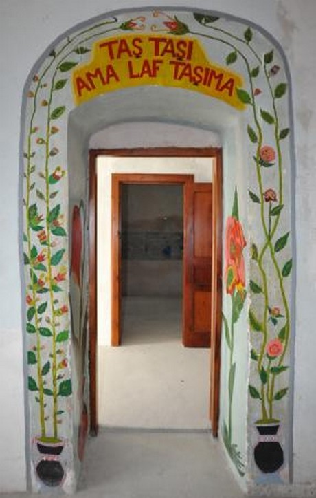 Müzeye dönüştürülen Ulucanlar Cezaevini gezmek üzere gelen BDP'li milletvekilleri içeri alınmadı.