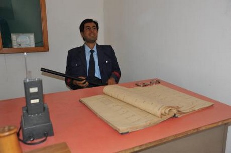 Müzeye dönüştürülen Ulucanlar Cezaevini gezmek üzere gelen BDP'li milletvekilleri içeri alınmadı.