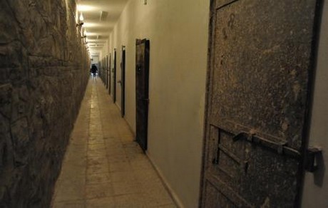 Müzeye dönüştürülen Ulucanlar Cezaevini gezmek üzere gelen BDP'li milletvekilleri içeri alınmadı.