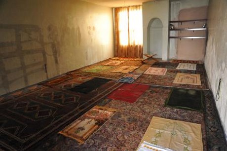 Müzeye dönüştürülen Ulucanlar Cezaevini gezmek üzere gelen BDP'li milletvekilleri içeri alınmadı.