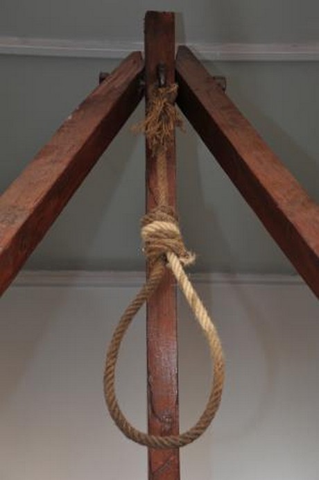 Müzeye dönüştürülen Ulucanlar Cezaevini gezmek üzere gelen BDP'li milletvekilleri içeri alınmadı.