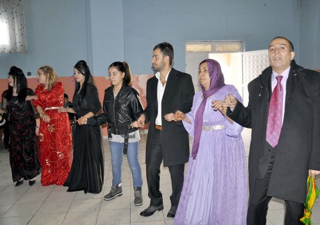 Yüksekova'da eksi 15 derecede 2011 yılın ilk çifti dünya evine girdiler