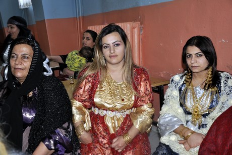 Yüksekova'da eksi 15 derecede 2011 yılın ilk çifti dünya evine girdiler