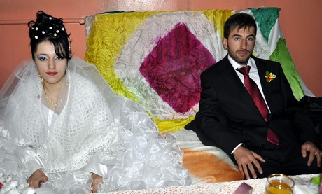 Yüksekova'da eksi 15 derecede 2011 yılın ilk çifti dünya evine girdiler