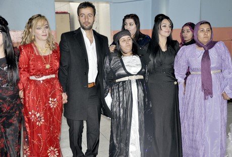 Yüksekova'da eksi 15 derecede 2011 yılın ilk çifti dünya evine girdiler