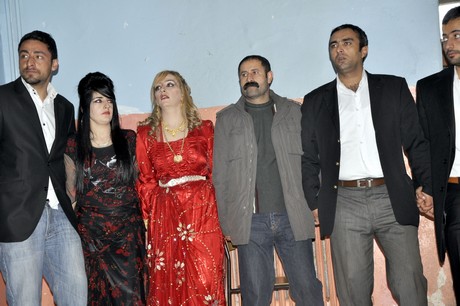 Yüksekova'da eksi 15 derecede 2011 yılın ilk çifti dünya evine girdiler