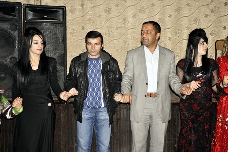 Yüksekova'da eksi 15 derecede 2011 yılın ilk çifti dünya evine girdiler