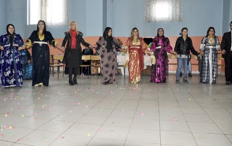 Yüksekova'da eksi 15 derecede 2011 yılın ilk çifti dünya evine girdiler