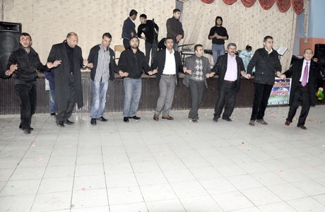 Yüksekova'da eksi 15 derecede 2011 yılın ilk çifti dünya evine girdiler