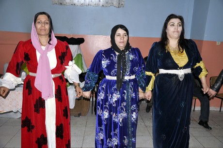 Yüksekova'da eksi 15 derecede 2011 yılın ilk çifti dünya evine girdiler