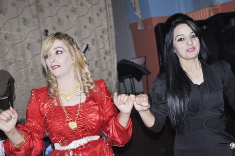 Yüksekova'da eksi 15 derecede 2011 yılın ilk çifti dünya evine girdiler