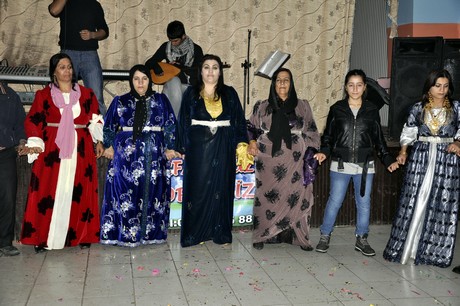 Yüksekova'da eksi 15 derecede 2011 yılın ilk çifti dünya evine girdiler