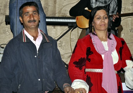 Yüksekova'da eksi 15 derecede 2011 yılın ilk çifti dünya evine girdiler