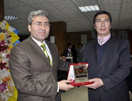 Güvener Radyo Dinleyicilerinin tarafından seçilen Hakkari ilinin yılın başarılıları ödül töreni