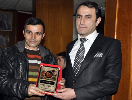 Güvener Radyo Dinleyicilerinin tarafından seçilen Hakkari ilinin yılın başarılıları ödül töreni