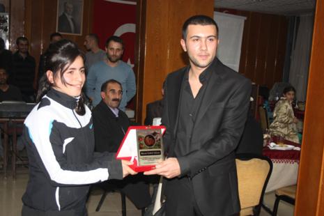 Güvener Radyo Dinleyicilerinin tarafından seçilen Hakkari ilinin yılın başarılıları ödül töreni