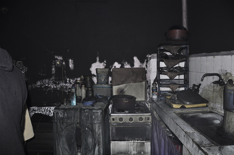 Hakkarinin Yüksekova İlçesinde bir evin mutfağında piknik tüpünün patlaması sonucu çıkan yangında 5  kişi çeşitli yerlerinden yaralandı. 