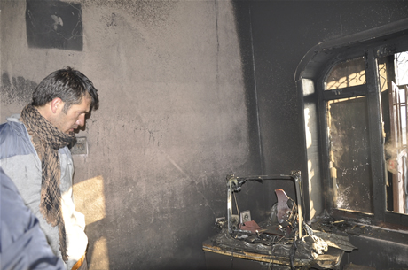 Hakkarinin Yüksekova İlçesinde bir evin mutfağında piknik tüpünün patlaması sonucu çıkan yangında 5  kişi çeşitli yerlerinden yaralandı. 