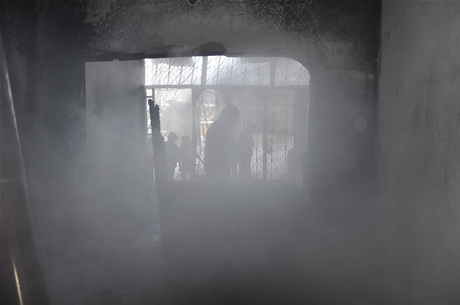 Hakkarinin Yüksekova İlçesinde bir evin mutfağında piknik tüpünün patlaması sonucu çıkan yangında 5  kişi çeşitli yerlerinden yaralandı. 