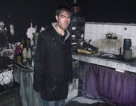 Hakkarinin Yüksekova İlçesinde bir evin mutfağında piknik tüpünün patlaması sonucu çıkan yangında 5  kişi çeşitli yerlerinden yaralandı. 