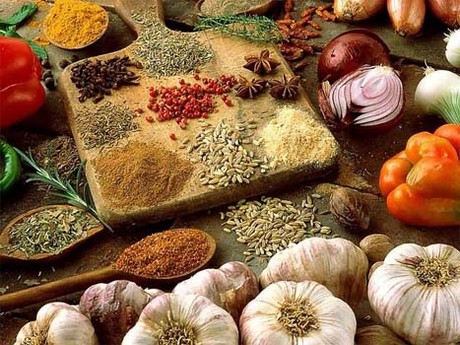 Birçok kişide soğuk algınlığı, nezle, grip, farenjit, öksürük gibi hastalıklar görülüyor. Mutfağınızdaki malzemelerle karışımlar hazırlayıp önlem alabilirsiniz. 