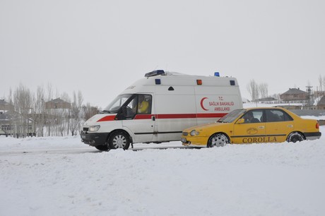 Yüksekova'da Hasta Kurtarma Operasyonu