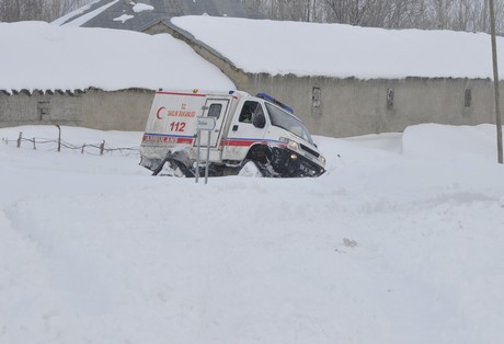 Yüksekova'da Hasta Kurtarma Operasyonu