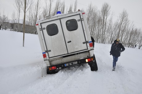 Yüksekova'da Hasta Kurtarma Operasyonu