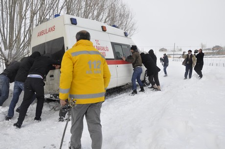 Yüksekova'da Hasta Kurtarma Operasyonu