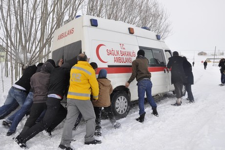 Yüksekova'da Hasta Kurtarma Operasyonu