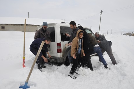 Yüksekova'da Hasta Kurtarma Operasyonu