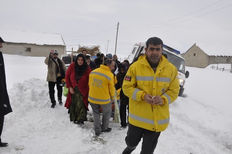 Yüksekova'da Hasta Kurtarma Operasyonu