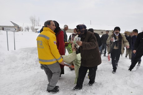 Yüksekova'da Hasta Kurtarma Operasyonu