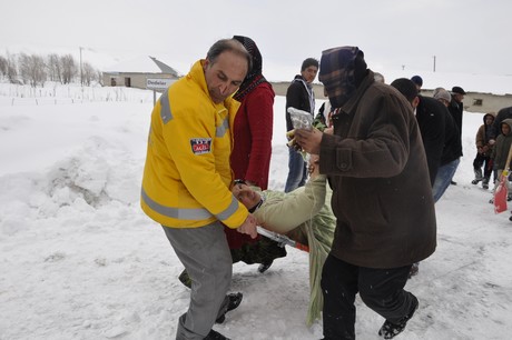 Yüksekova'da Hasta Kurtarma Operasyonu