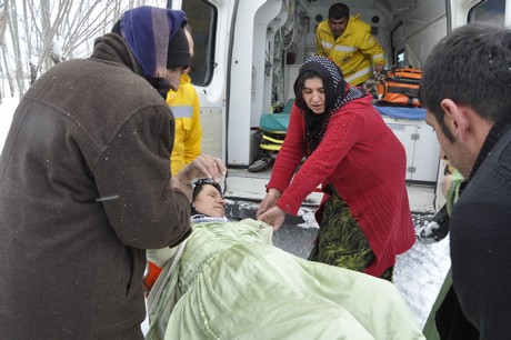 Yüksekova'da Hasta Kurtarma Operasyonu