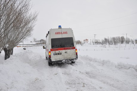 Yüksekova'da Hasta Kurtarma Operasyonu