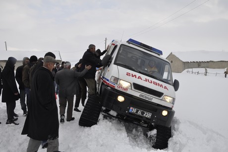 Yüksekova'da Hasta Kurtarma Operasyonu