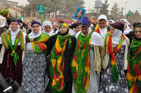 8 Mart Dünya Kadınlar Günü nedeniyle Mardin, Batman, Ankara, Mersin, İstanbul, Aydın, Ağrı, Muş, Van, Kars, Erzurum ve Hakkari'de düzenlenen miting ve etkinlere katılarak alanları gökkuşağı rengine büründüren onbinlerce kadın, Başbakan Erdoğan'ın 