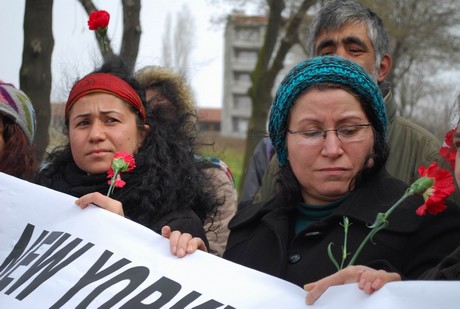 8 Mart Dünya Kadınlar Günü nedeniyle Mardin, Batman, Ankara, Mersin, İstanbul, Aydın, Ağrı, Muş, Van, Kars, Erzurum ve Hakkari'de düzenlenen miting ve etkinlere katılarak alanları gökkuşağı rengine büründüren onbinlerce kadın, Başbakan Erdoğan'ın 